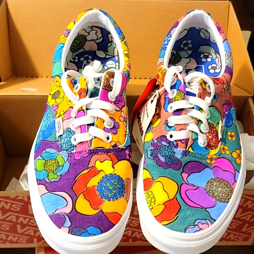 NWT custom Era U-color vans